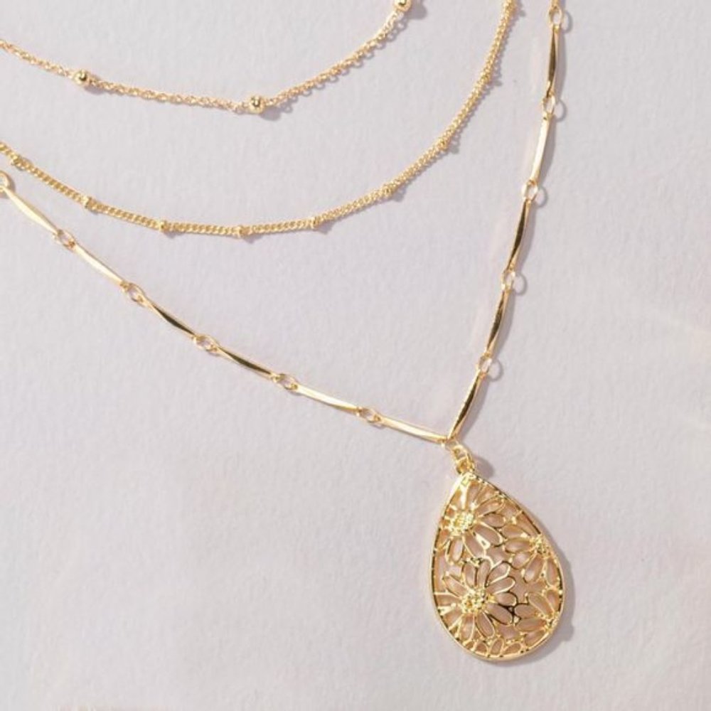 Filigree Gold Tone Flower Necklace Avon